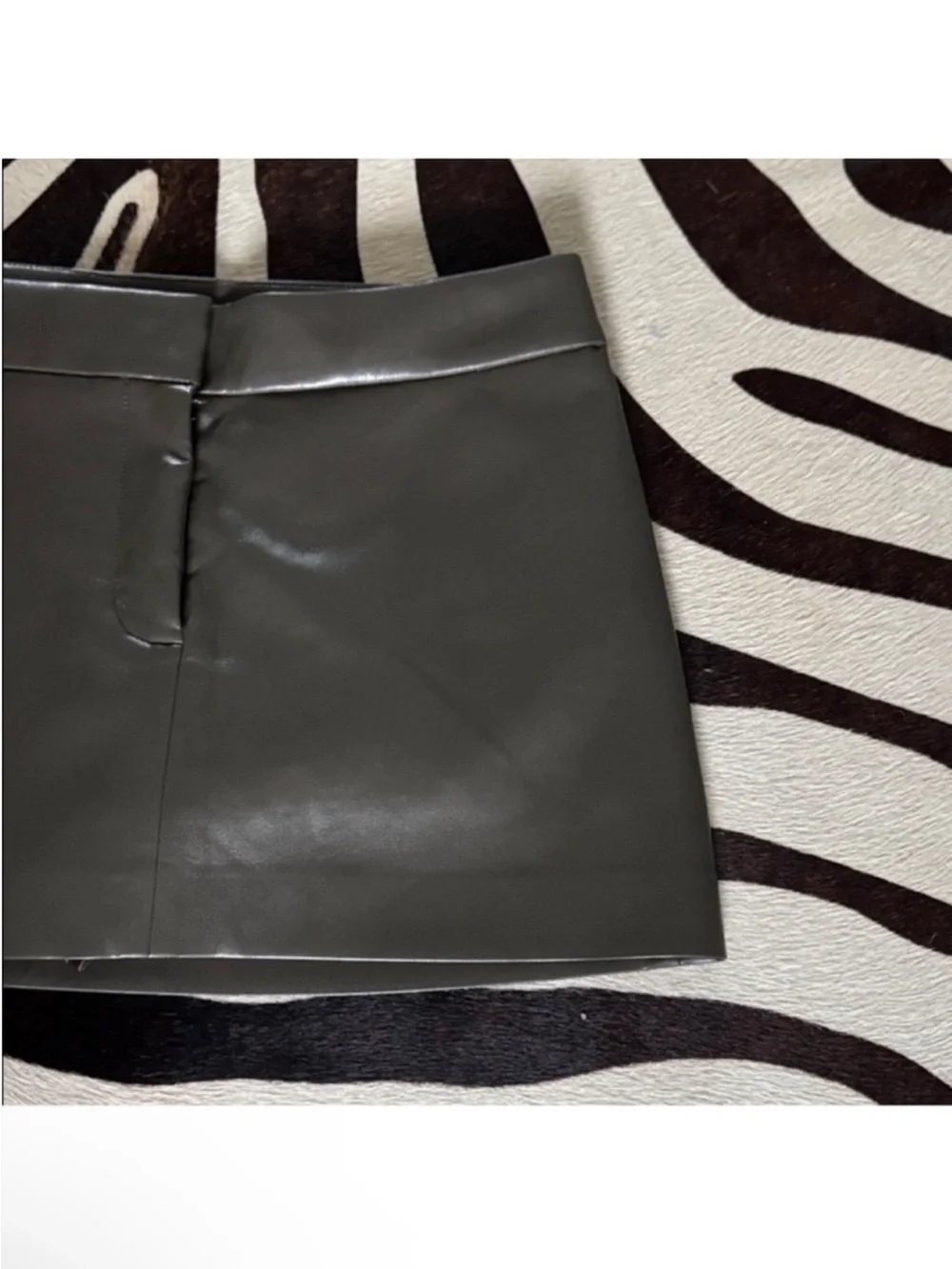 NWT Aritzia Wilfred REN Faux Leather Mini Skort Sz 10/M Green Zipper front